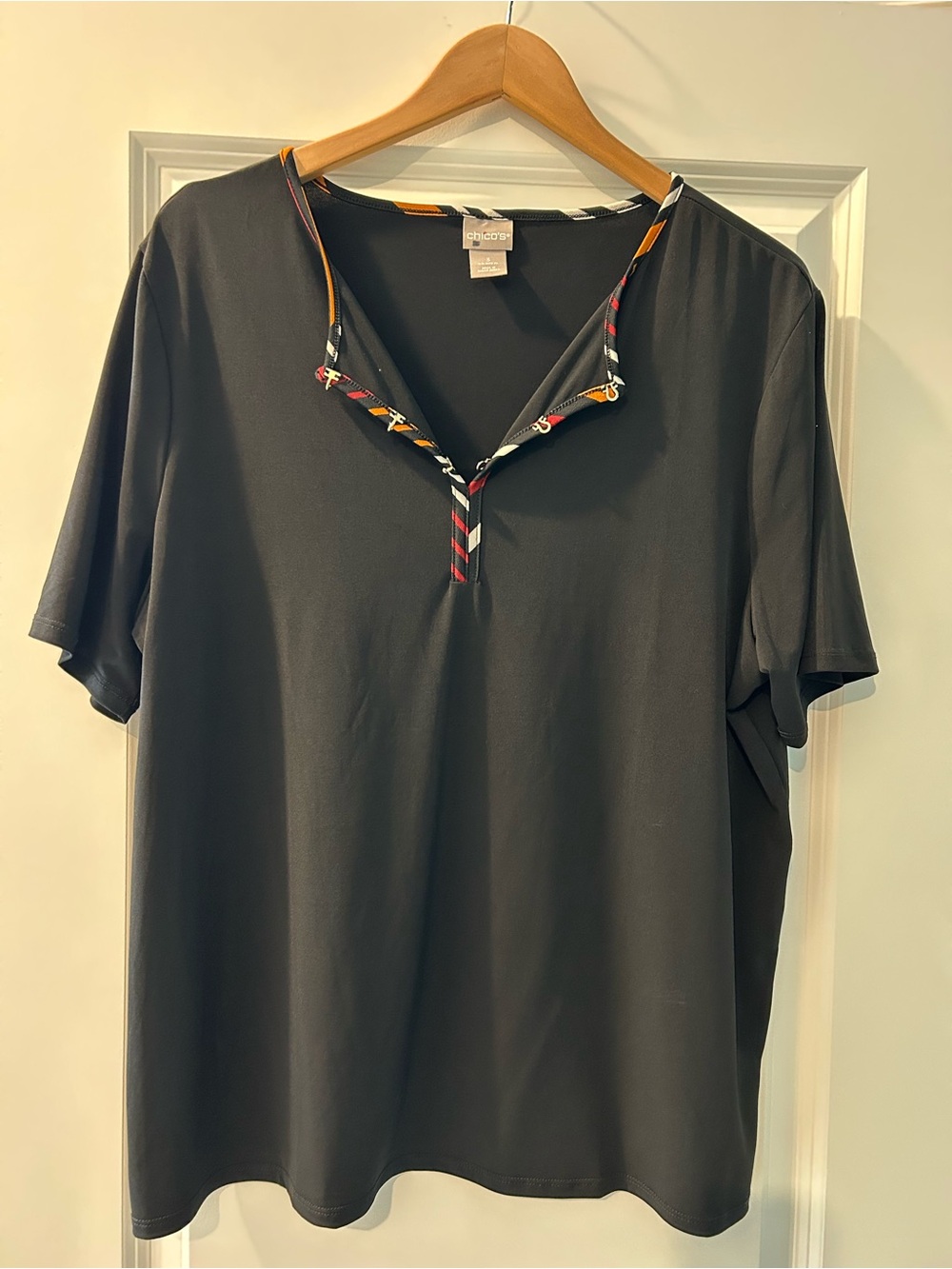 Chico's Black Short Sleeve V-Notch Top with Multicolor Trim